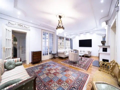 Prodaja, trosoban stan, 113m², Obilićev Venac, Beograd - image 2