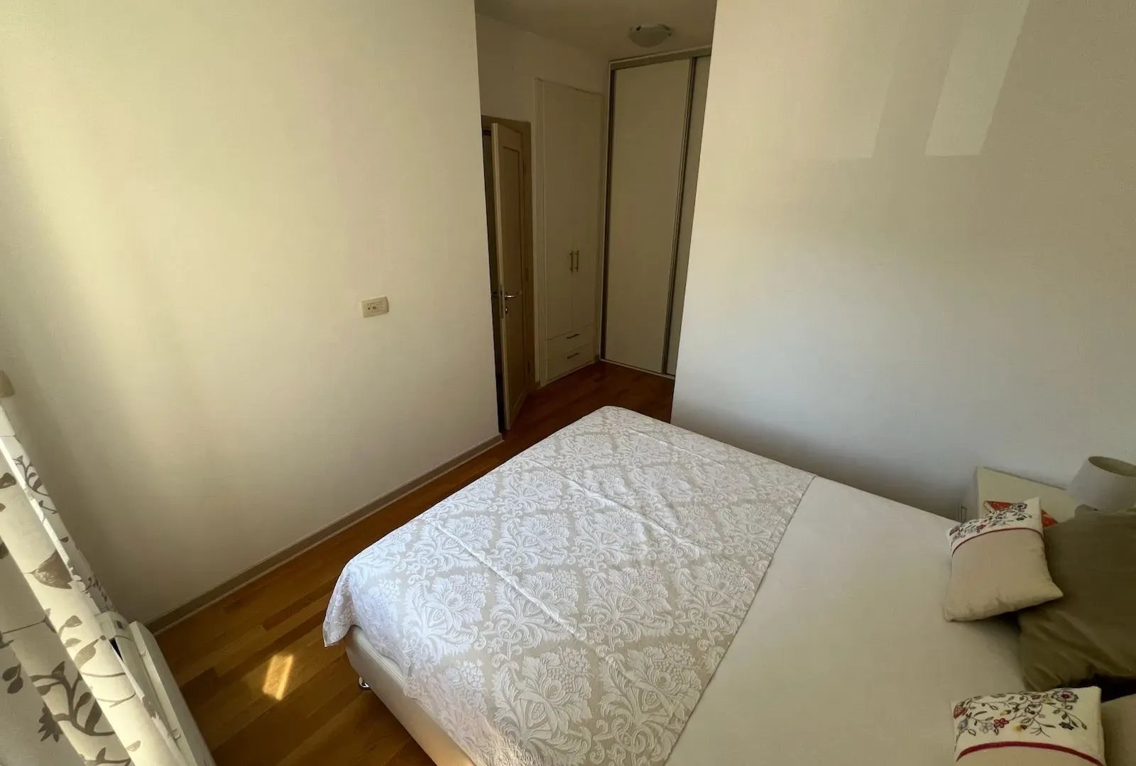 Rent, one bedroom apartment, 52m², Centar, Budva