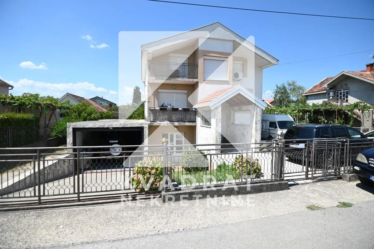 Sale, house, 300m², Zlatica, Podgorica