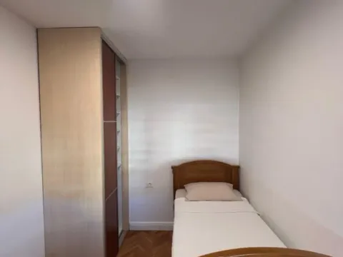 Izdavanje, dvosoban stan, 60m², Centar, Bar - image 12