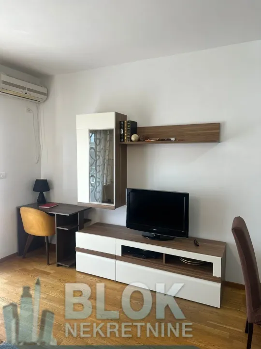 Izdavanje, jednosoban stan, 51m², City Kvart, Podgorica