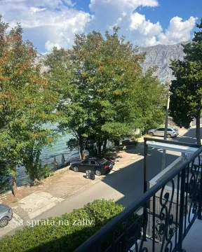 Pogled na zaliv i okolinu sa terase. - image 3