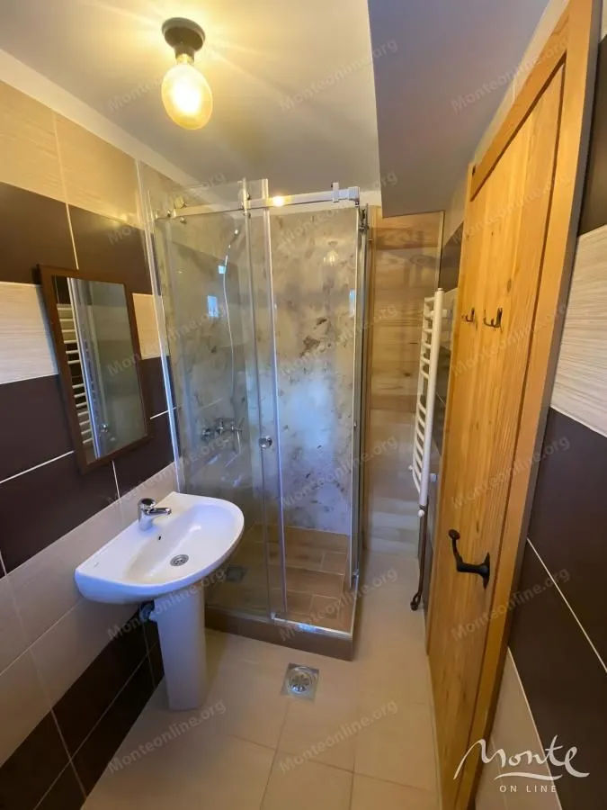 Sale, office space, 300m², Kolašin, Crna Gora