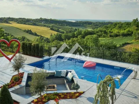 Rent, house, 200m², Petrovaradin, Novi Sad