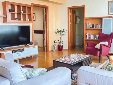 Izdavanje, dvosoban stan, 100m², Centar, Podgorica - image 9