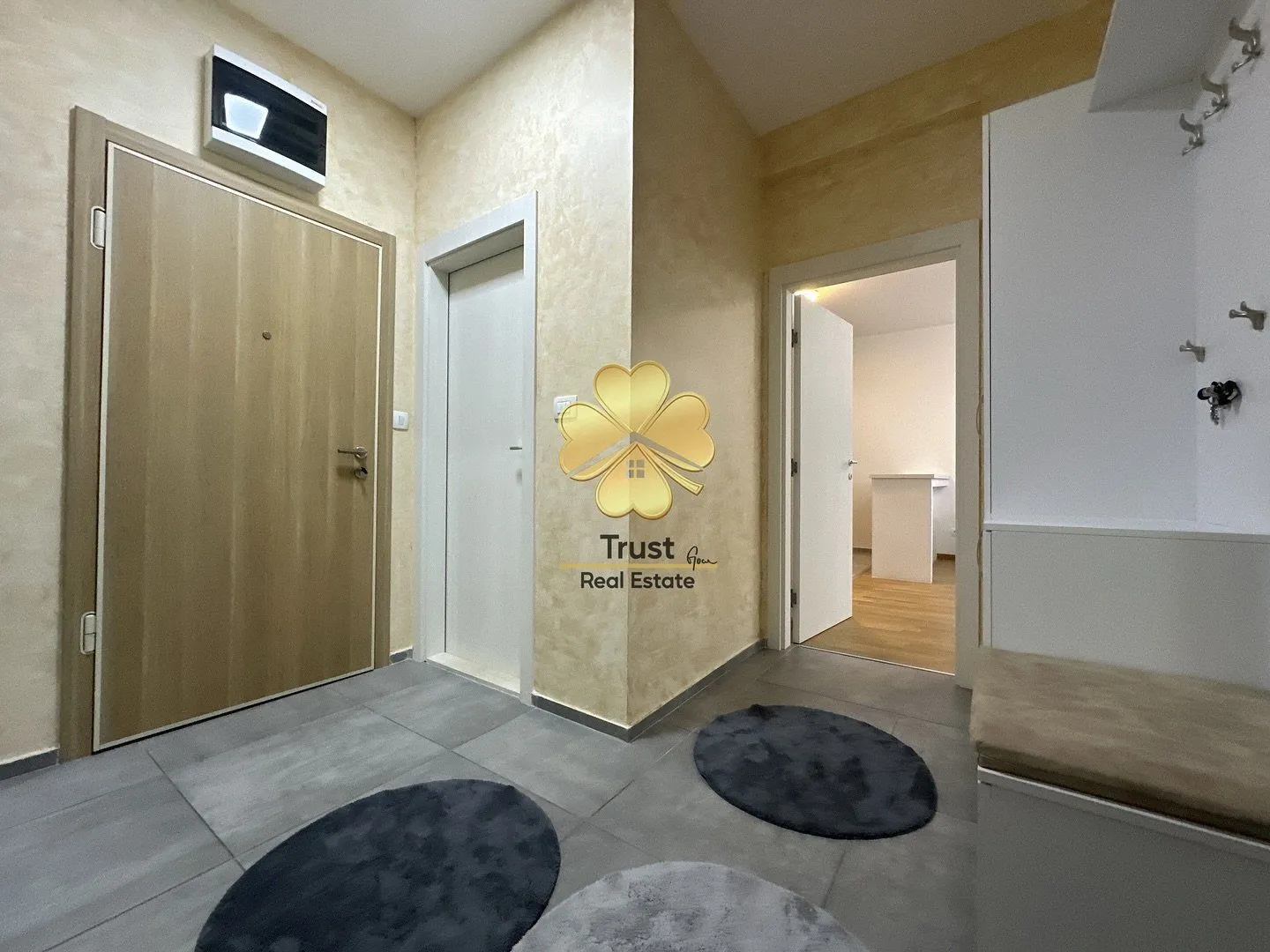 Izdavanje, dvosoban stan, 75m², Zabjelo, Podgorica