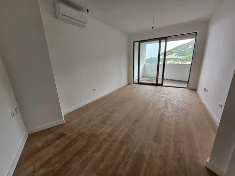 Sale, one bedroom apartment, 54m², Bečići, Budva - image 3