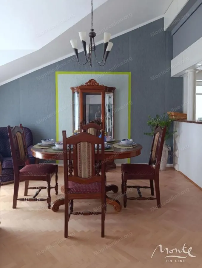Prodaja, trosoban stan, 131m², Igalo, Herceg Novi