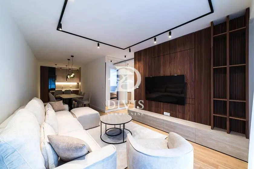 Izdavanje, trosoban stan, 130m², Crveni Krst, Beograd