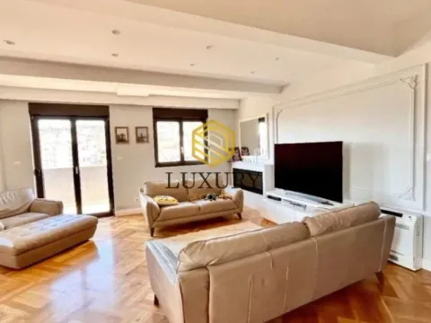 Sale, four bedroom apartment, 209m², Centar, Podgorica - image 2