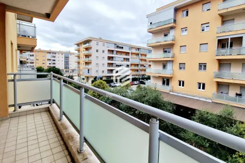 Izdavanje, trosoban stan, 120m², City Kvart, Podgorica - image 20