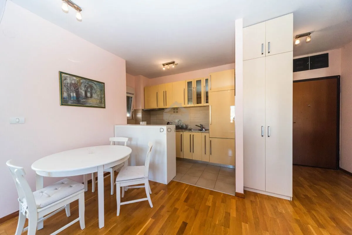Izdavanje, jednosoban stan, 50m², City Kvart, Podgorica