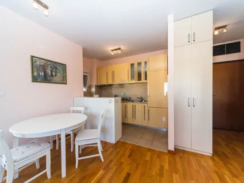 Izdavanje, jednosoban stan, 50m², City Kvart, Podgorica - image 4