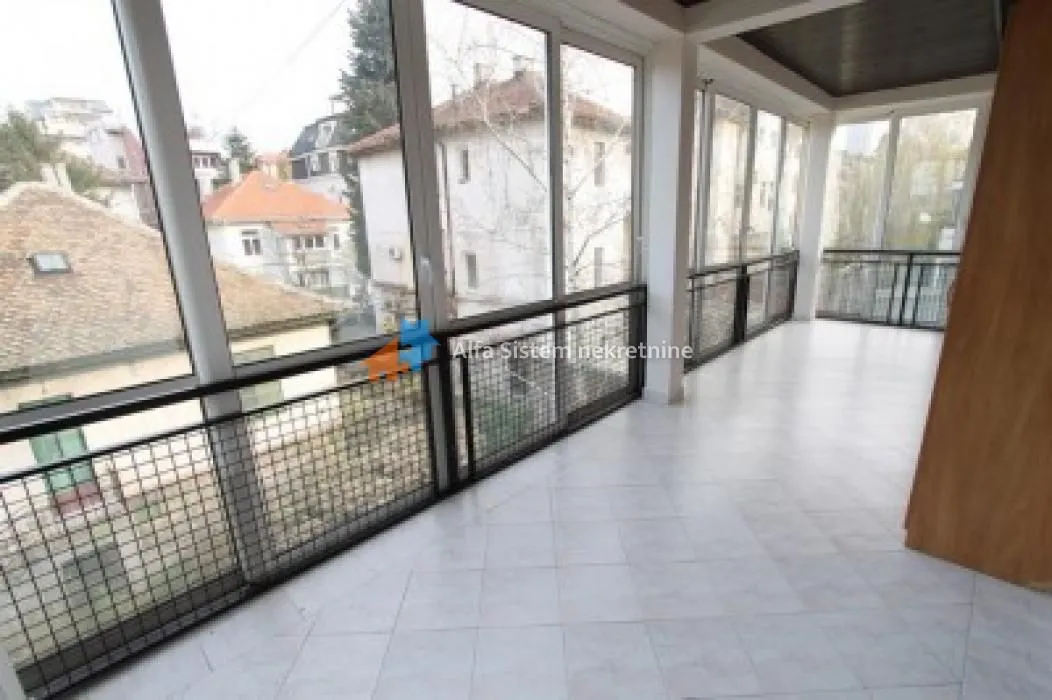 Izdavanje, kuća, 550m², Autokomanda, Voždovac Sve Podlokacije