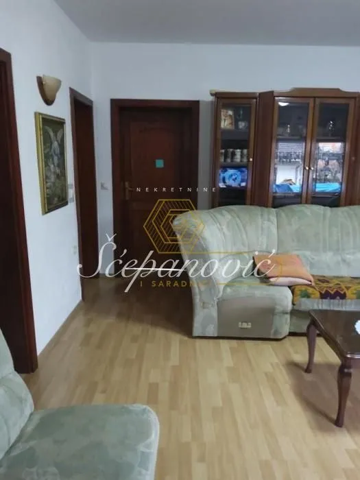 Prodaja, kuća, 360m², Veternik, Novi Sad Sve Podlokacije