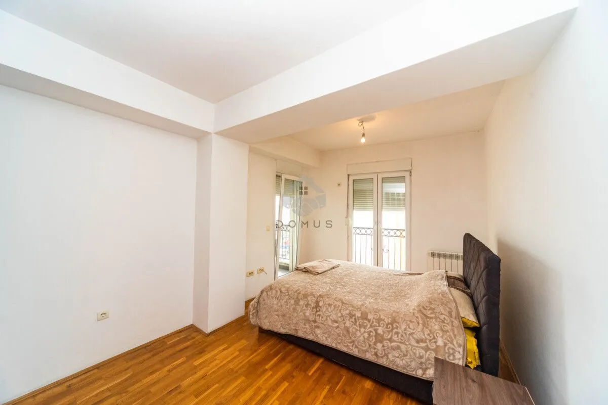 Izdavanje, trosoban stan, 160m², Pobrežje, Podgorica