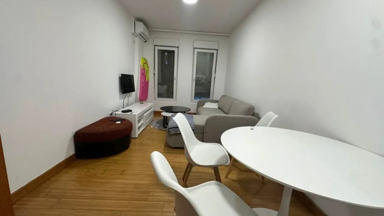 Izdavanje, jednosoban stan, 45m², Vezirov Most, Podgorica