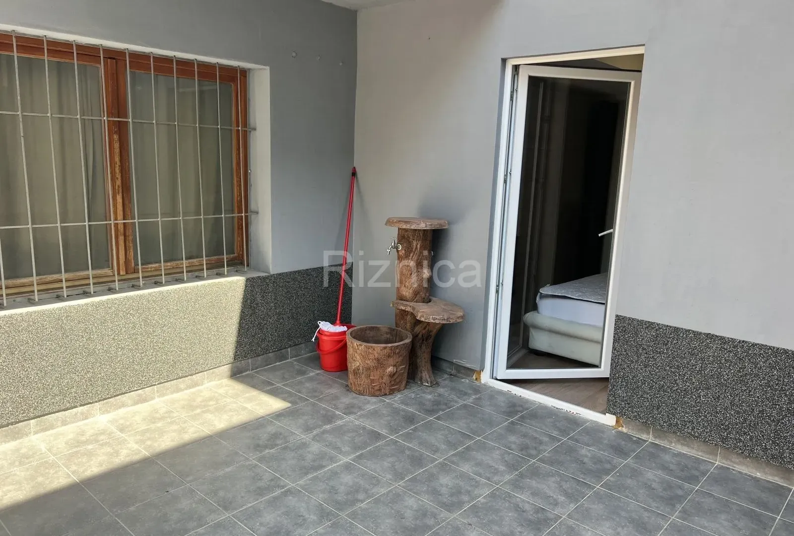 Prodaja, jednosoban stan, 162m², Pantelej, Niš
