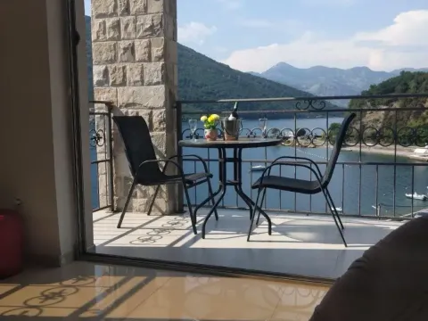Izdavanje, stan, 87m², Tivat, Crna Gora - image 2