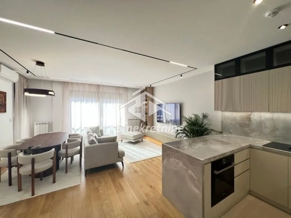 Prodaja, četvorosoban stan, 88m², Južni Bulevar, Vračar Sve Podlokacije