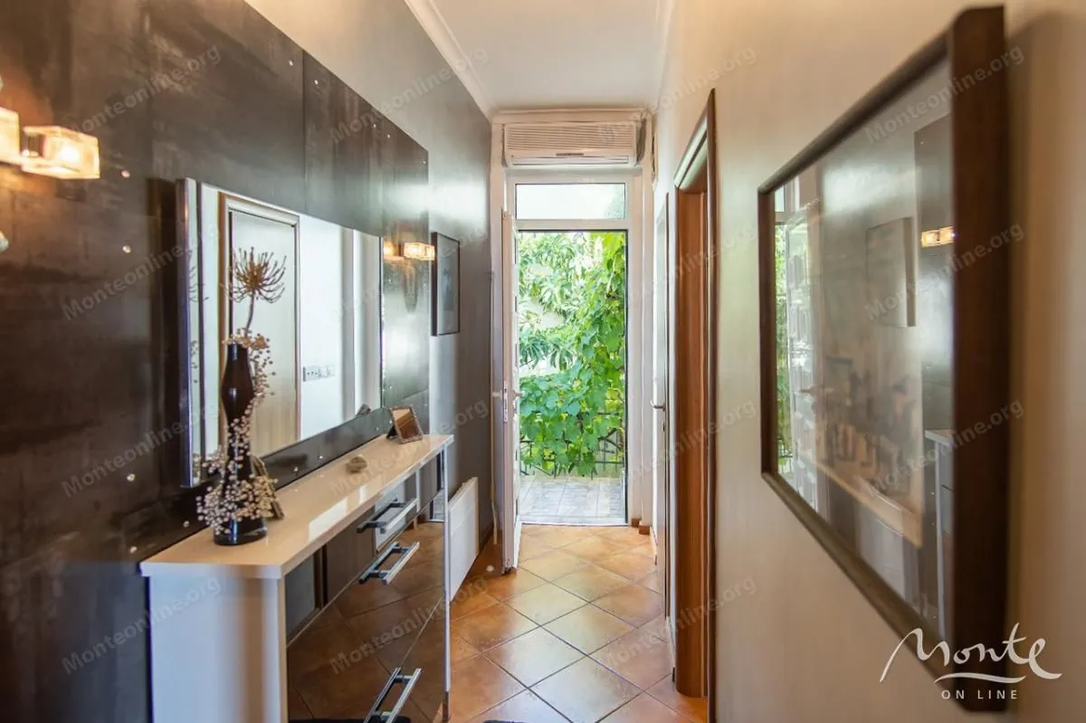 Prodaja, dvosoban stan, 42m², Đenovići, Herceg Novi
