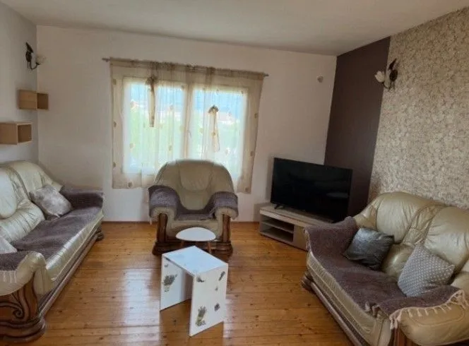 Izdavanje, dvosoban stan, 120m², Gornja Gorica, Podgorica