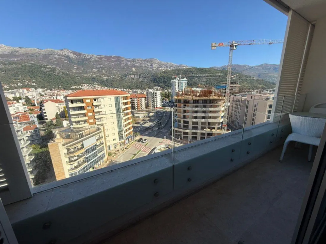 Izdavanje, jednosoban stan, 61m², Budva, Crna Gora