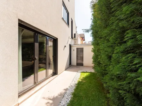 Sale, three bedroom apartment, 200m², Podgorica, Crna Gora - image 35