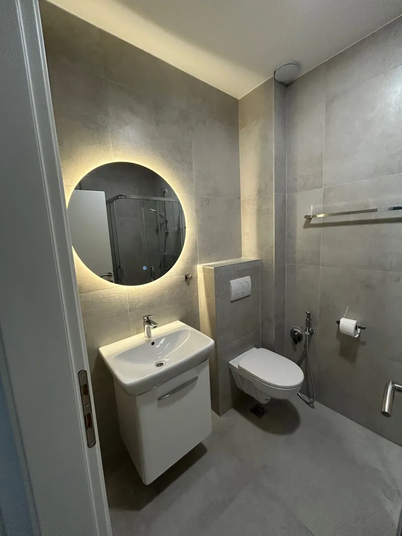 Izdavanje, jednosoban stan, 47m², Dobrota, Kotor