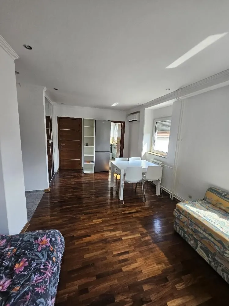 Izdavanje, dvosoban stan, 37m², Stari Grad, Beograd