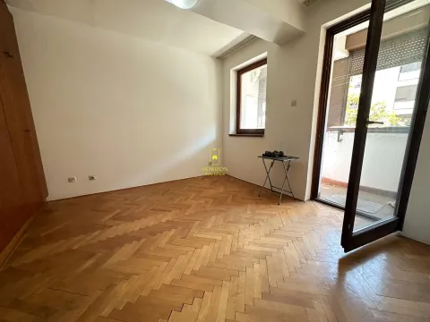 Prodaja, trosoban stan, 120m², Blok 7, Podgorica - image 12
