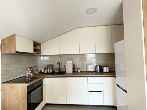 Izdavanje, dvosoban stan, 75m², Donji Kokoti, Podgorica - image 16