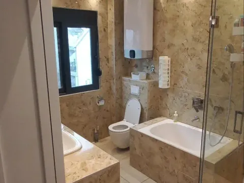 Izdavanje, kuća, 180m², Gornja Gorica, Podgorica - image 18