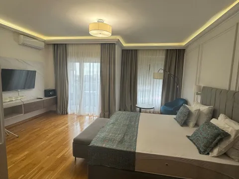 Rent, studio apartment, 34m², Bečići, Budva - image 2