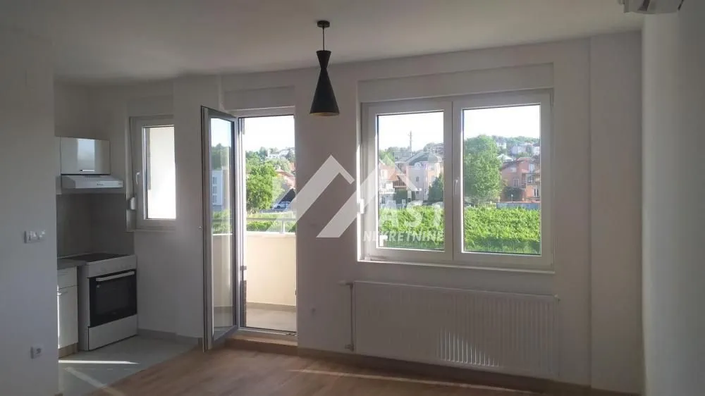 Izdavanje, trosoban stan, 59m², Mišeluk, Petrovaradin