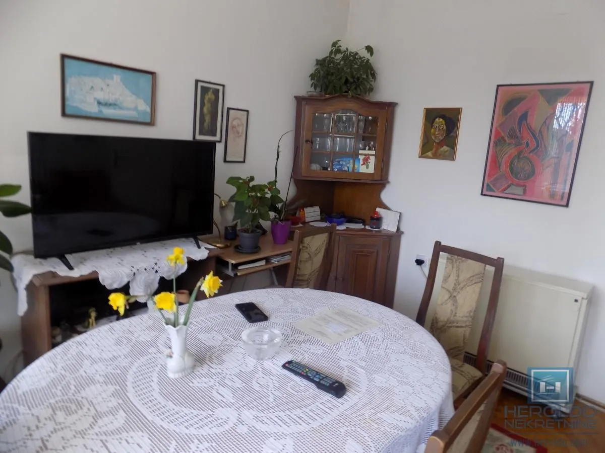 Prodaja, trosoban stan, 60m², Centar, Paraćin