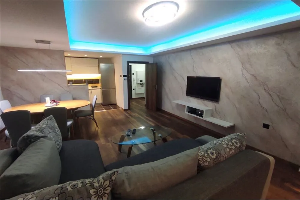 Izdavanje, jednosoban stan, 58m², Centar, Niš