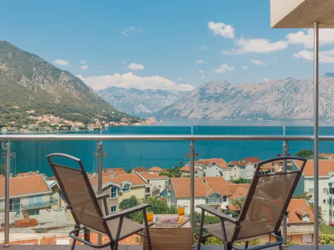 Prodaja, dvosoban stan, 84m², Dobrota, Kotor - image 1