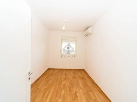 Prodaja, trosoban stan, 82m², Stari Aerodrom, Podgorica - image 4