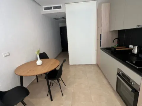 Izdavanje, garsonjera, 38m², Soho City, Bar - image 6