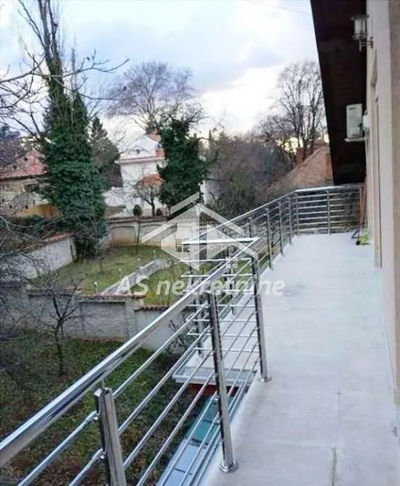 Izdavanje, četvorosoban stan, 120m², Senjak, Beograd