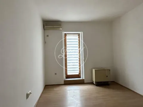 Izdavanje, trosoban stan, 103m², Zemun Centar, Zemun Sve Podlokacije - image 8
