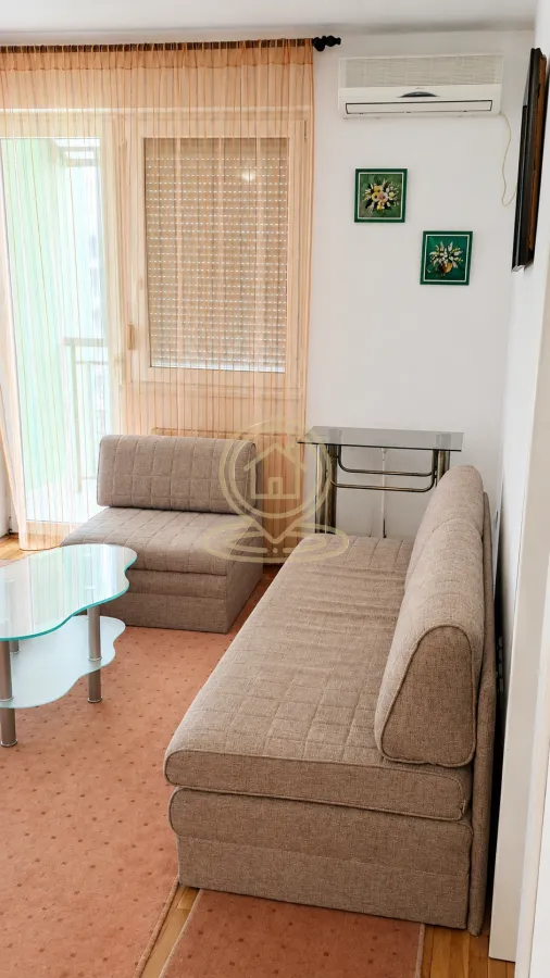 Izdavanje, jednosoban stan, 36m², Adamovićevo Naselje, Novi Sad Sve Podlokacije