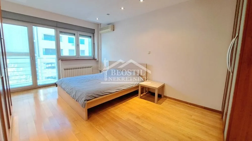 Rent, four bedroom apartment, 156m², Vračar Sve Podlokacije, Beograd