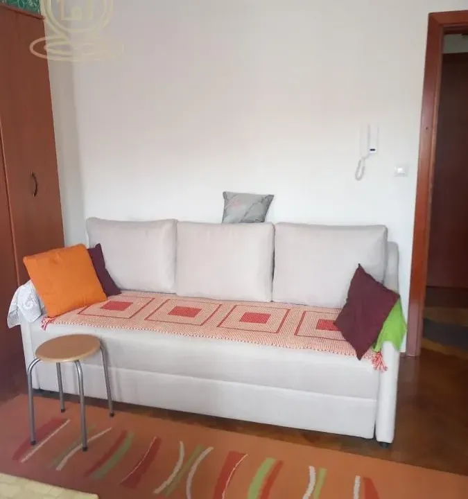 Izdavanje, garsonjera, 25m², Podbara, Novi Sad Sve Podlokacije