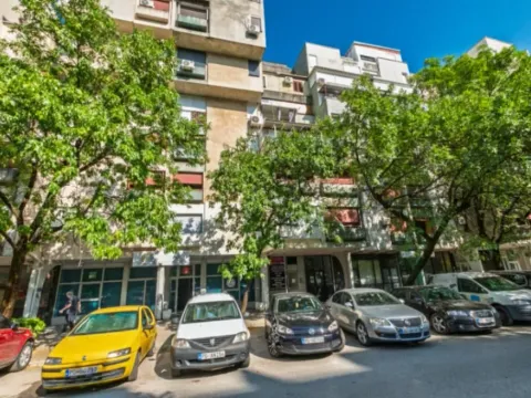 Prodaja, poslovni prostor, 327m², Blok 5, Podgorica