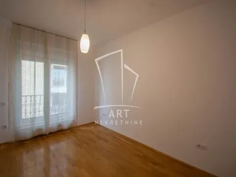 Izdavanje, trosoban stan, 94m², Vračar Hram, Vračar Sve Podlokacije - image 12
