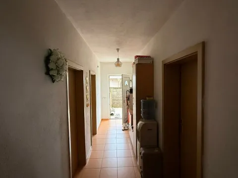 Izdavanje, dvosoban stan, 70m², Bjeliši, Bar - image 8