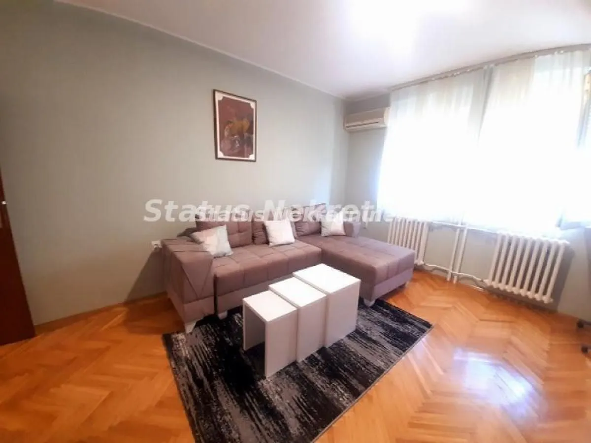 Izdavanje, garsonjera, 25m², Bulevar Oslobodjenja, Novi Sad Sve Podlokacije