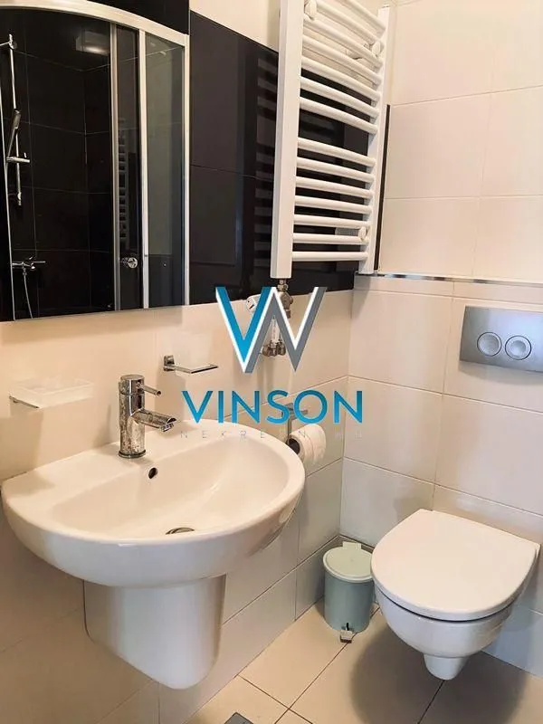 Izdavanje, trosoban stan, 98m², Centar, Novi Sad